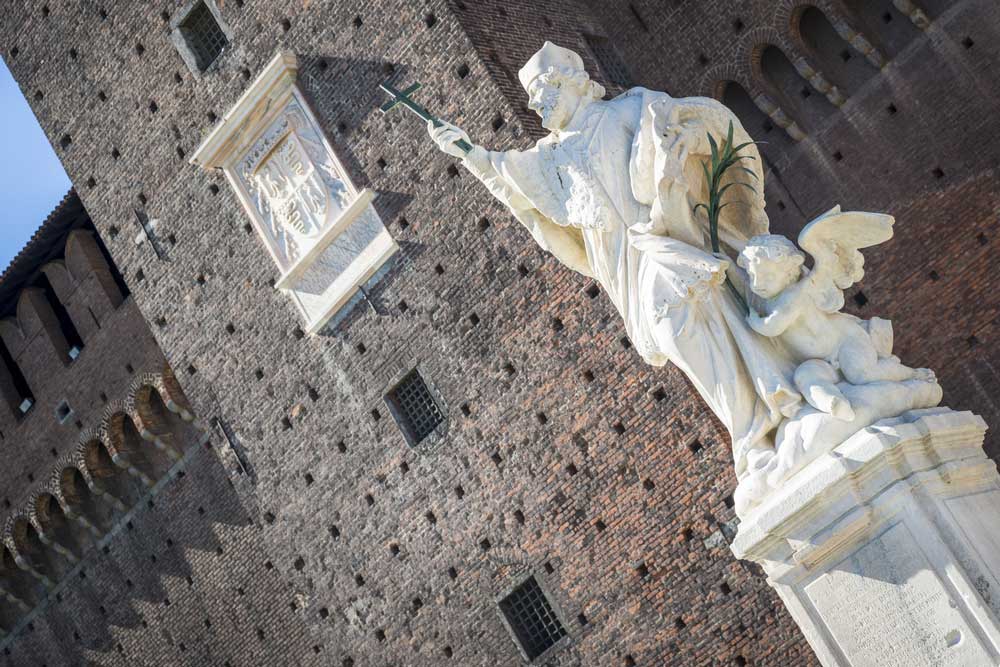 castello sforzesco milan statue