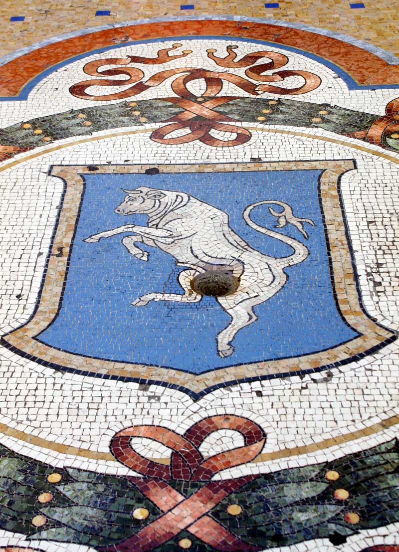 the bull milano galleria vittorio emanuele